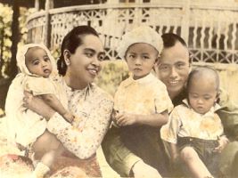 Aung as a baby with her mother father and brothers